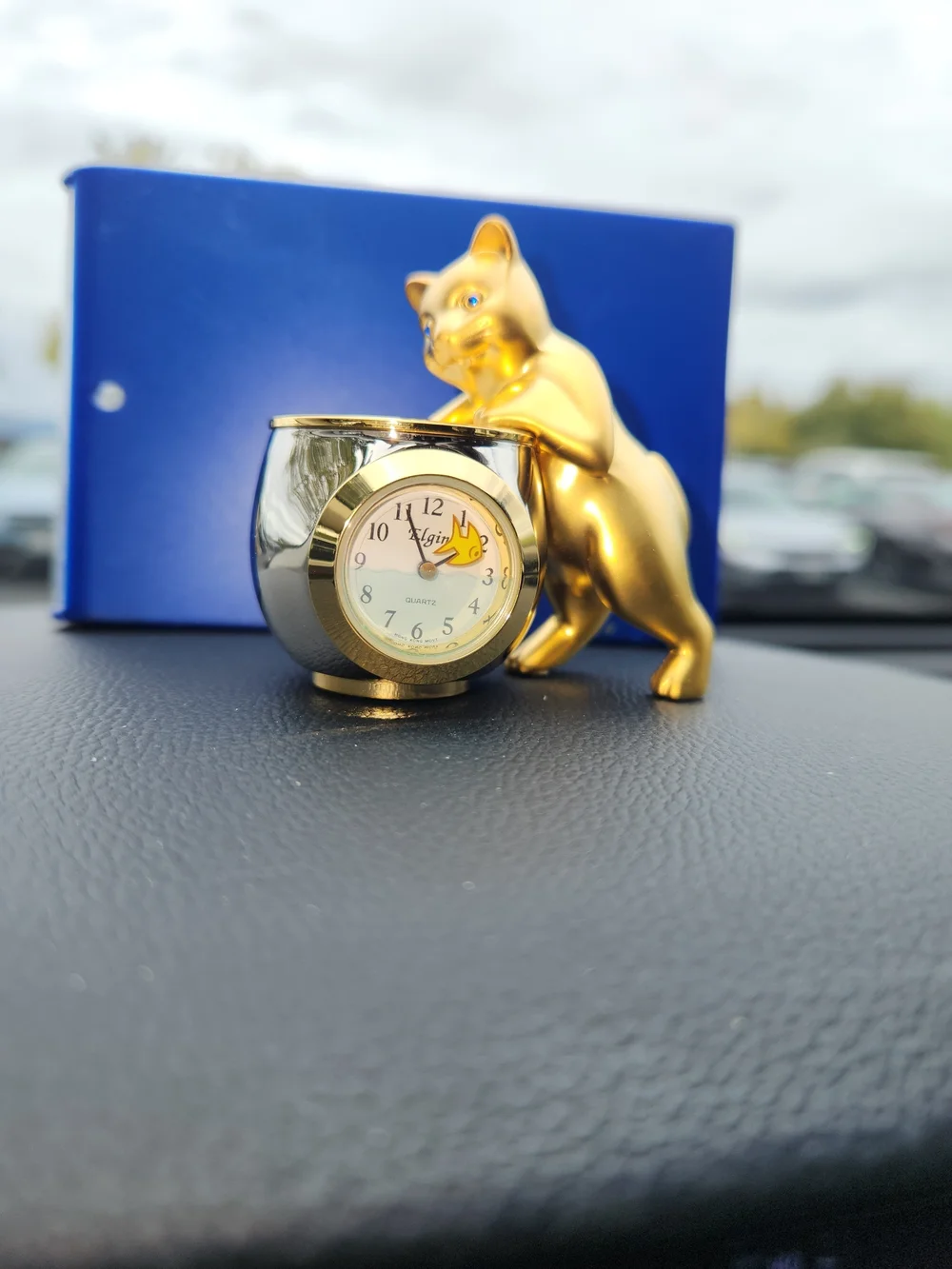 Elgin Golden Cat Quartz Clock Peering Into A Fishbowl